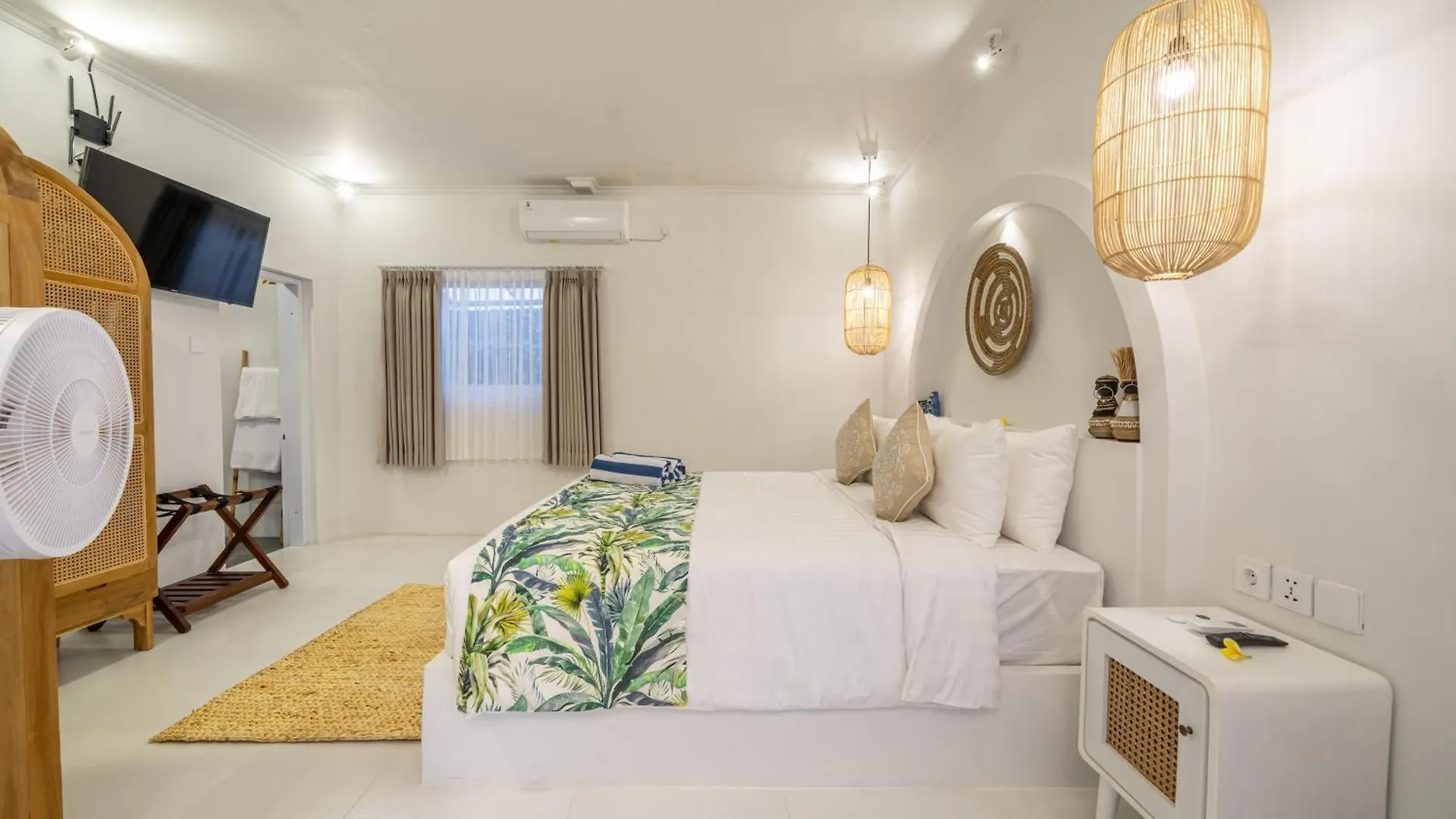The Hepburn Stylish Single Room Guesthouse With Shared Pool 900M From Seminyak Beach Seminyak (Bali)