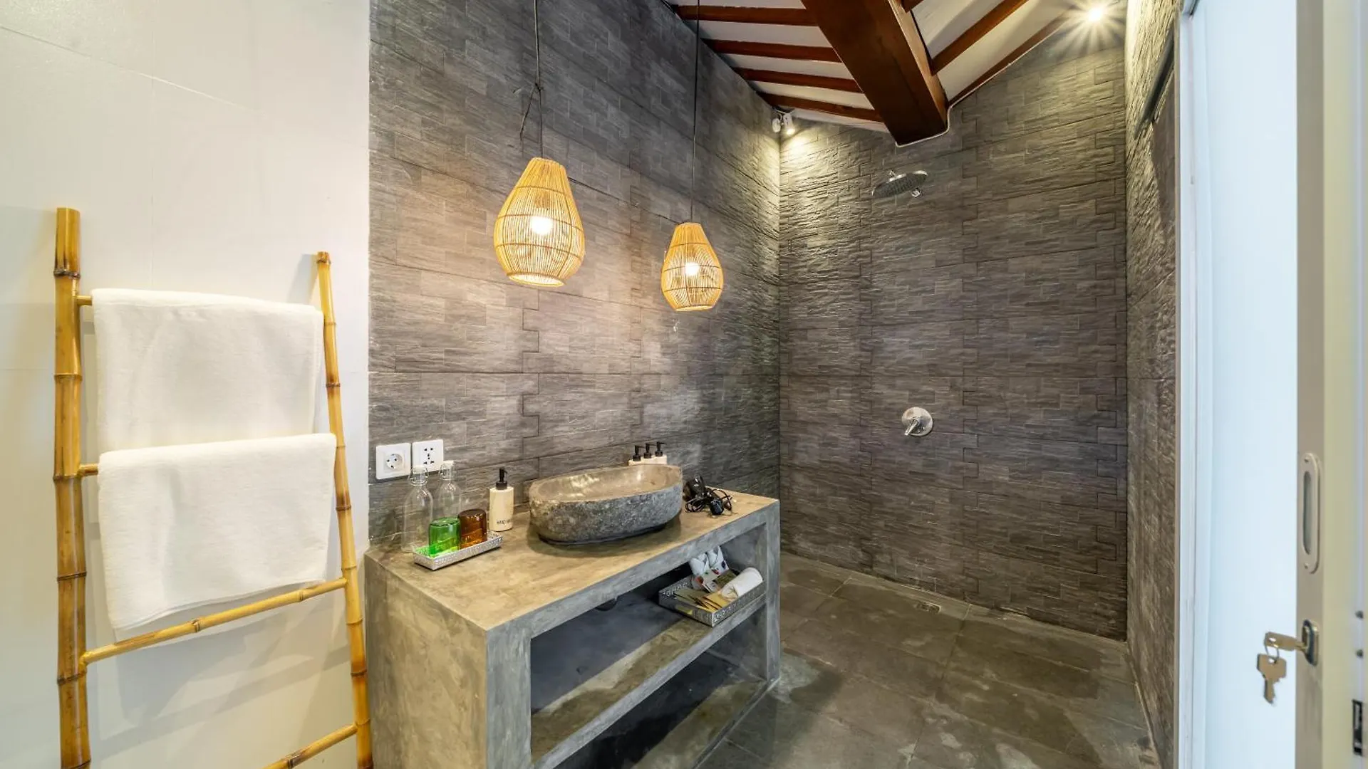 The Hepburn Stylish Single Room Guesthouse With Shared Pool 900M From Seminyak Beach 0*, Seminyak (Bali)