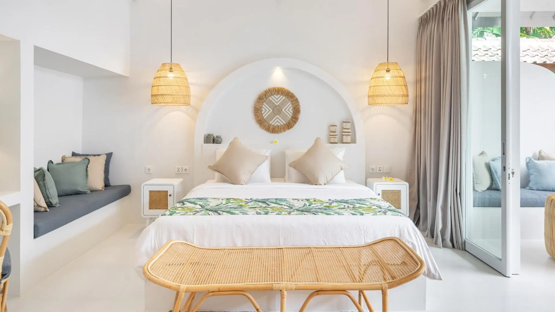 The Hepburn Stylish Single Room Guesthouse With Shared Pool 900M From Seminyak Beach
