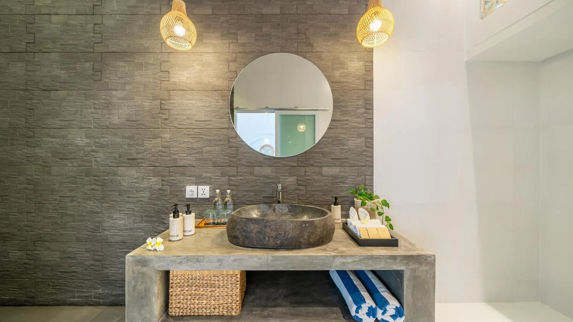 The Hepburn Stylish Single Room Guesthouse With Shared Pool 900M From Seminyak Beach 0*, Seminyak (Bali) Indonesia