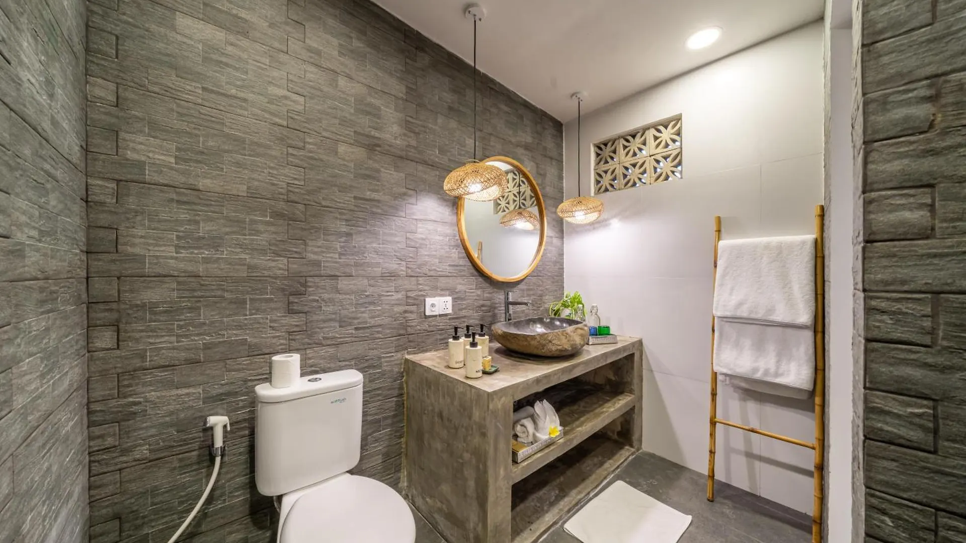 The Hepburn Stylish Single Room Guesthouse With Shared Pool 900M From Seminyak Beach 0*,