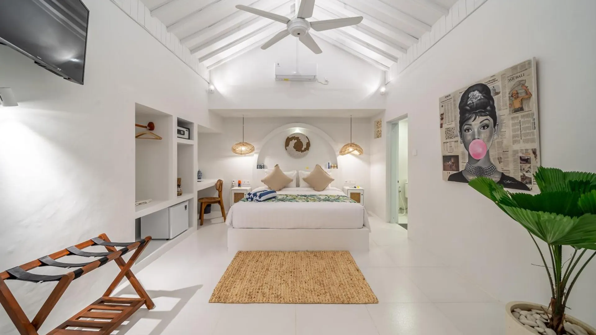The Hepburn Stylish Single Room Guesthouse With Shared Pool 900M From Seminyak Beach Gæstehus
