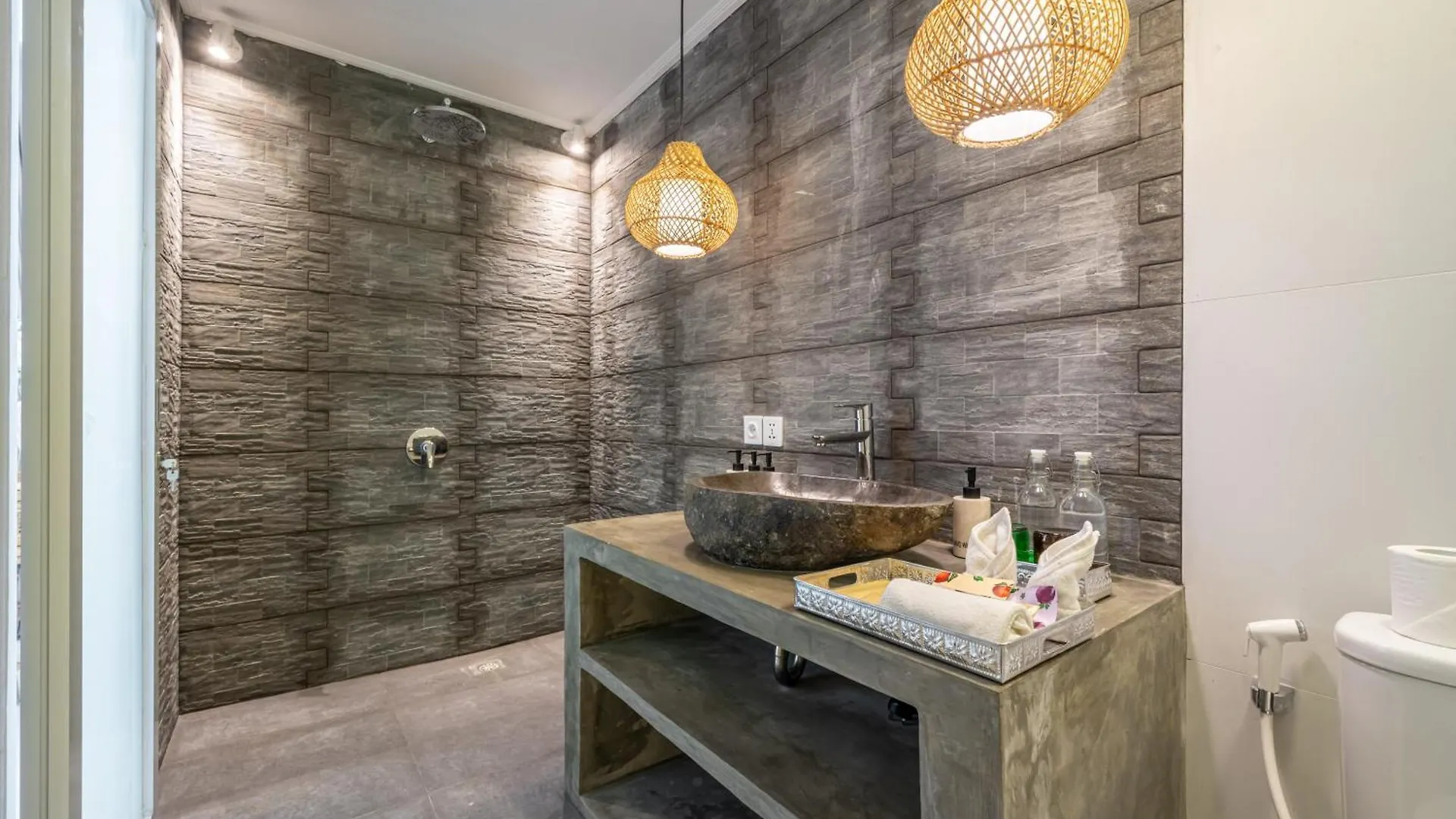 The Hepburn Stylish Single Room Guesthouse With Shared Pool 900M From Seminyak Beach 0*,