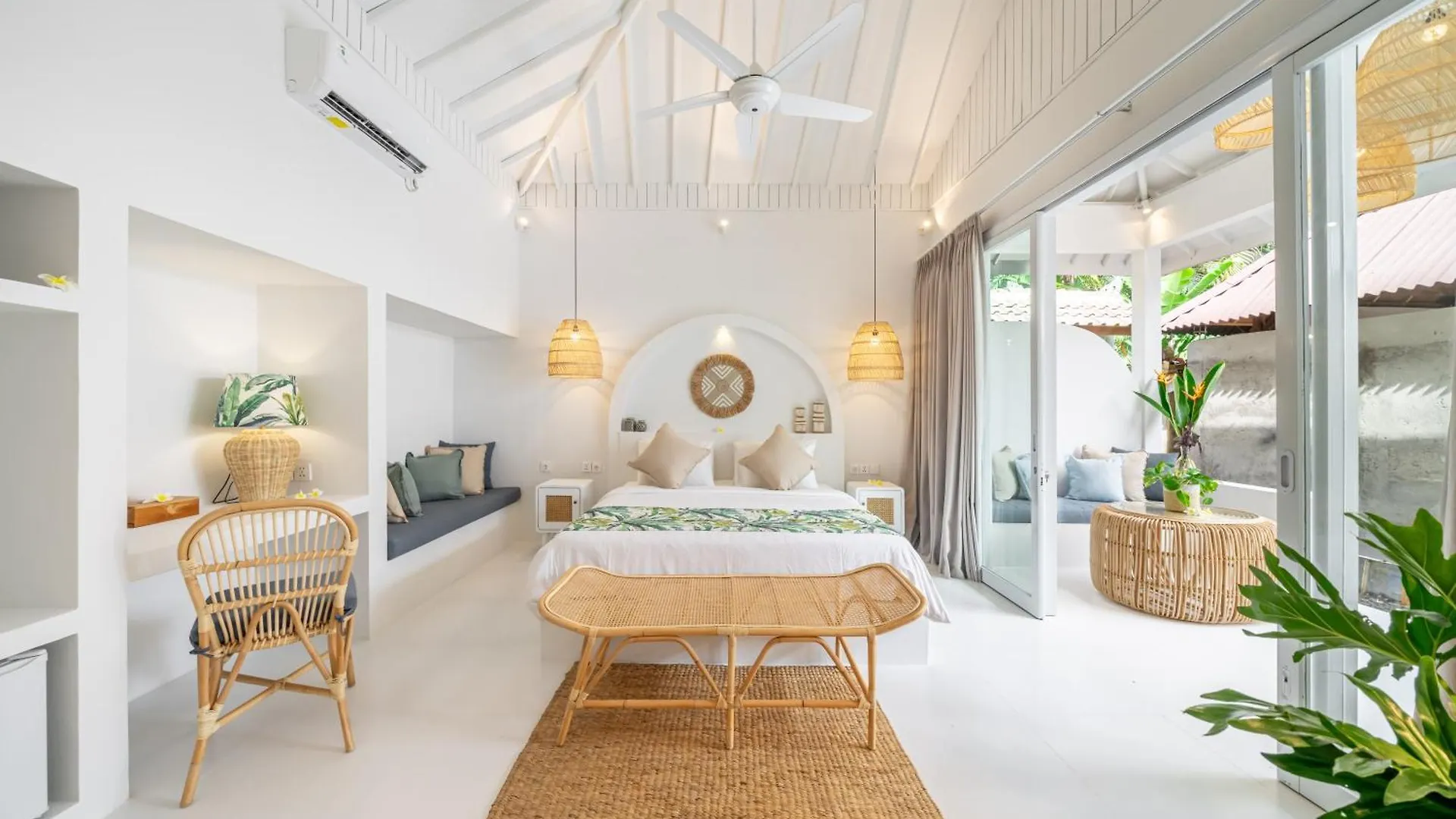 The Hepburn Stylish Single Room Guesthouse With Shared Pool 900M From Seminyak Beach Gæstehus